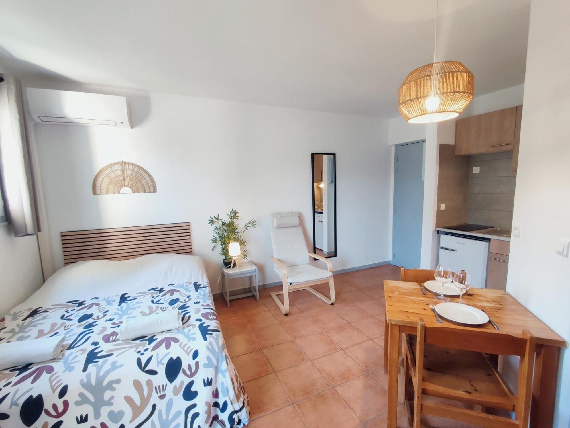 Le Studio Des Garrigues - Climatise Greoux-les-Bains Luaran gambar